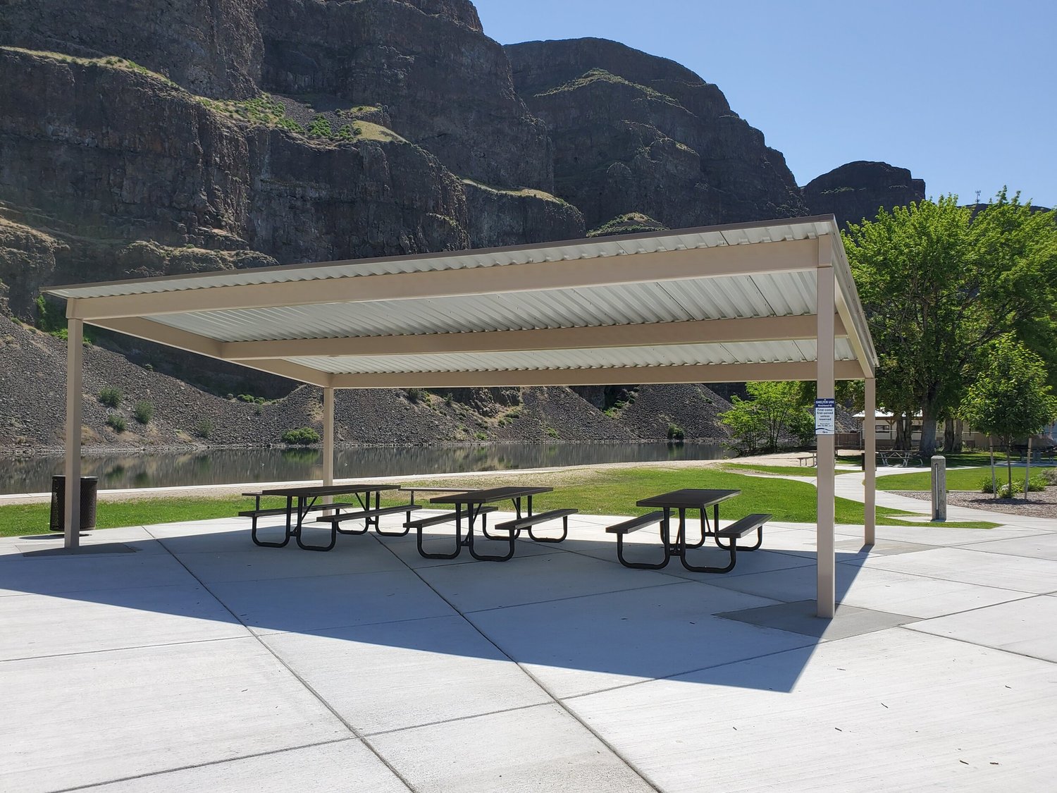 Covered picnic shelter