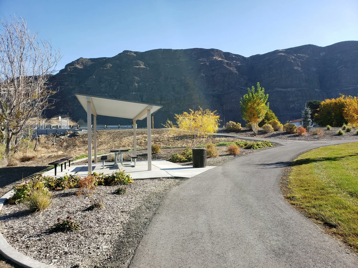 Trail and shelter along the river